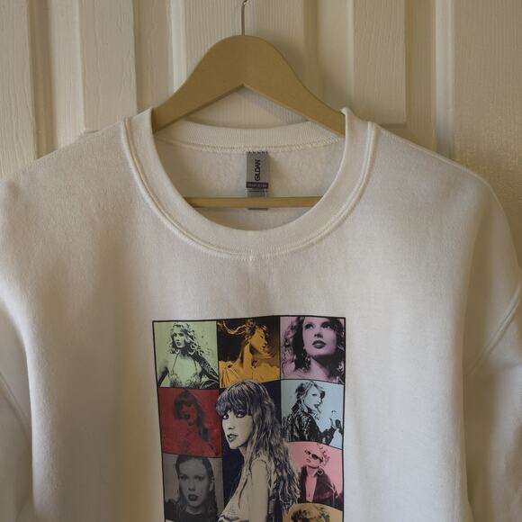 Taylor Swift The Eras Tour Sweatshirt Size Medium Womens Gilden Tag White - Picture 3 of 10